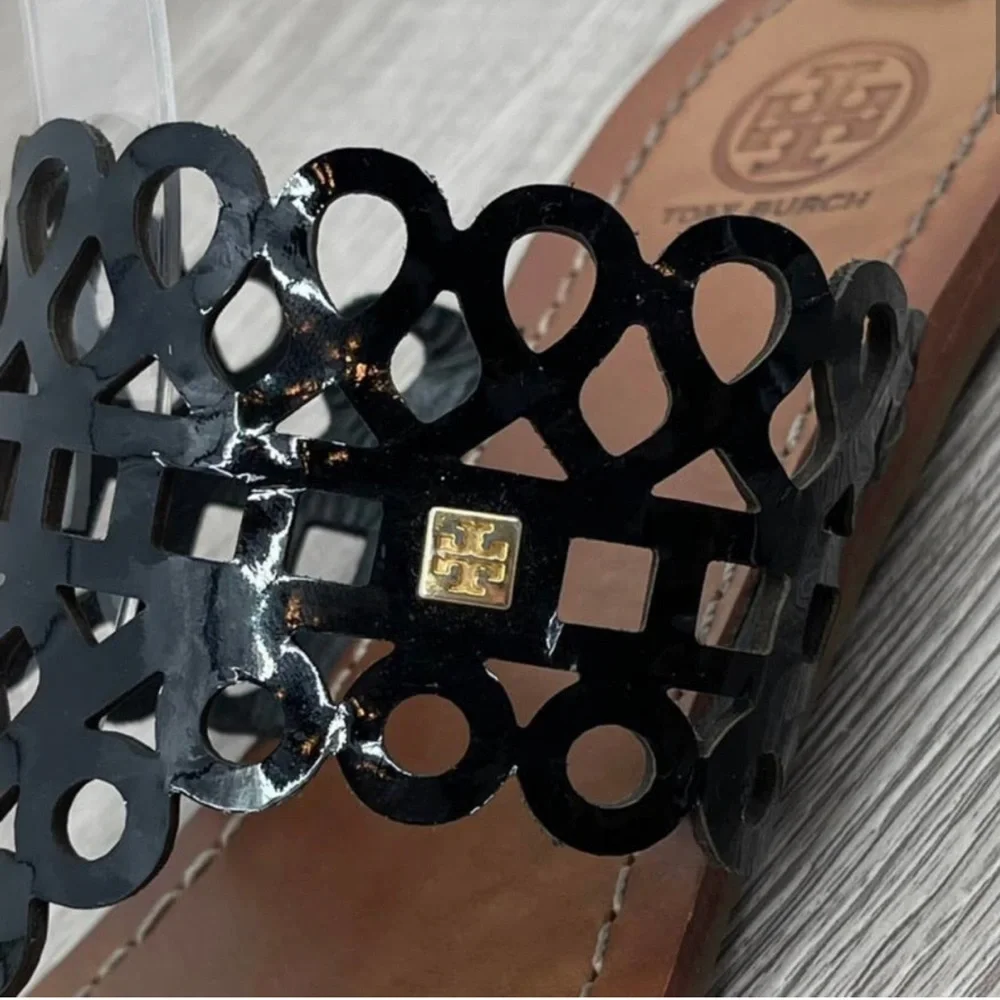 Tory Burch Davy laser cut thong sandal Black Patent Leather size 8 - Picture 2 of 9